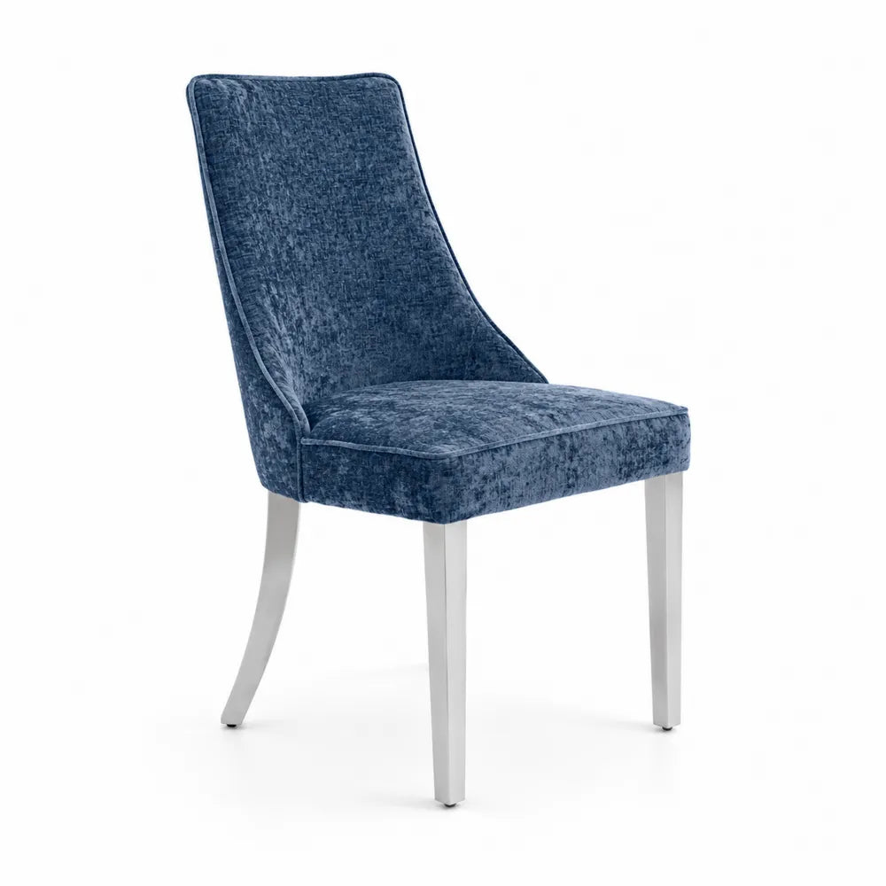 Chaise en velours bleu avec pieds en métal
