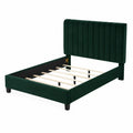 Lit double en bois avec tête de lit en velours vert
